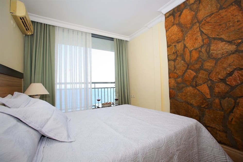Lara Hotel 5