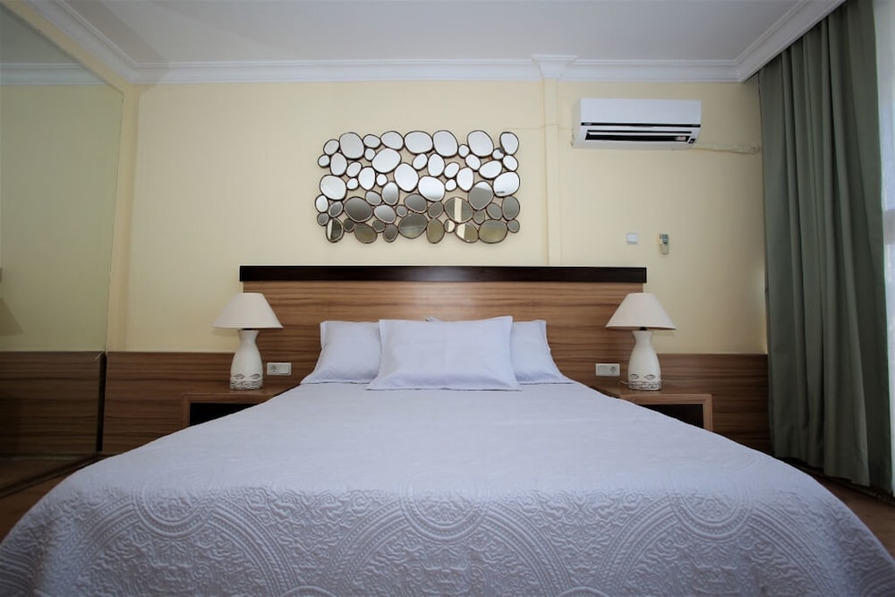 Lara Hotel 4