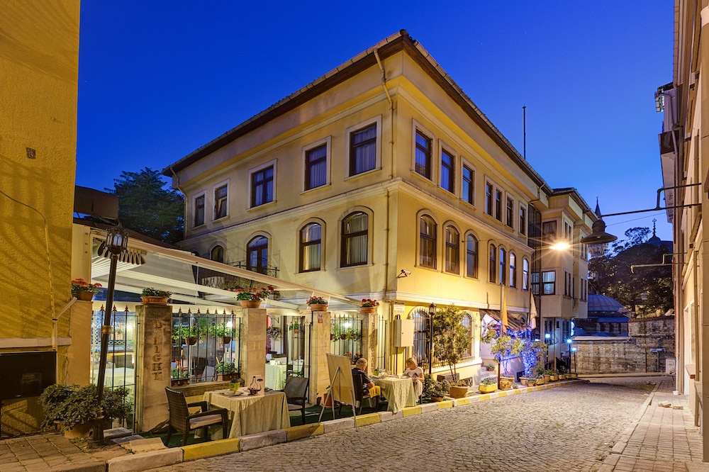 Arena Hotel 1