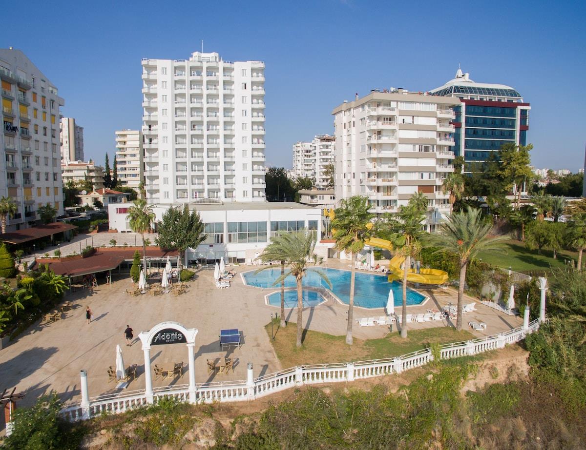 Adonis Hotel 4