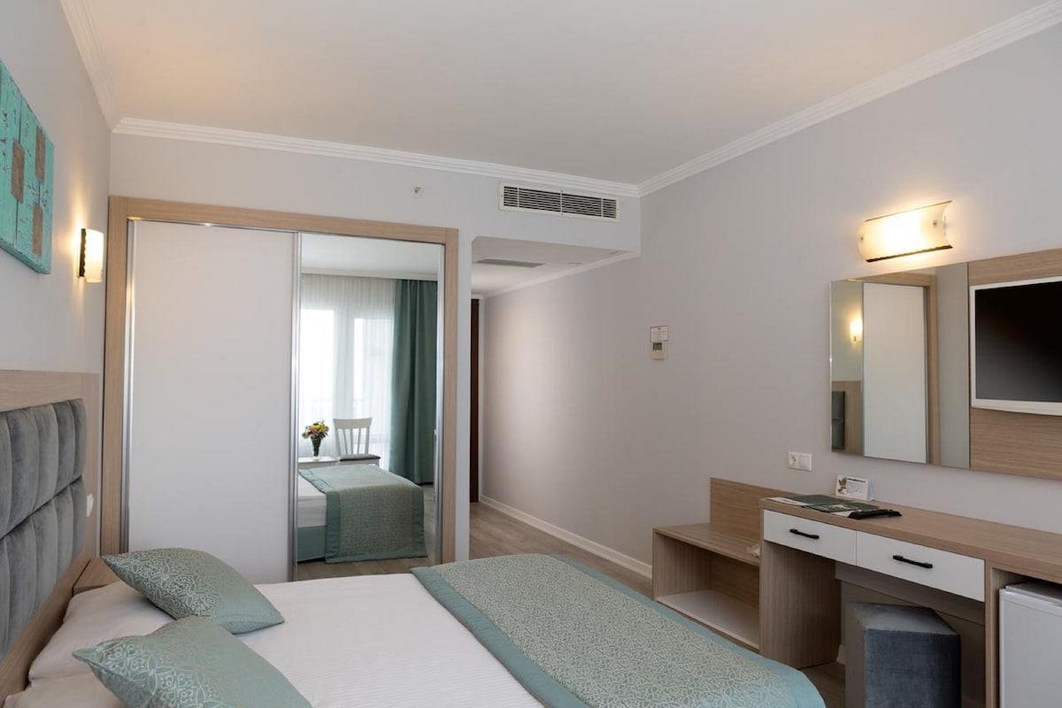 Adonis Hotel 7