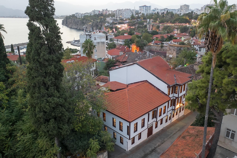 Argos Hotel 1