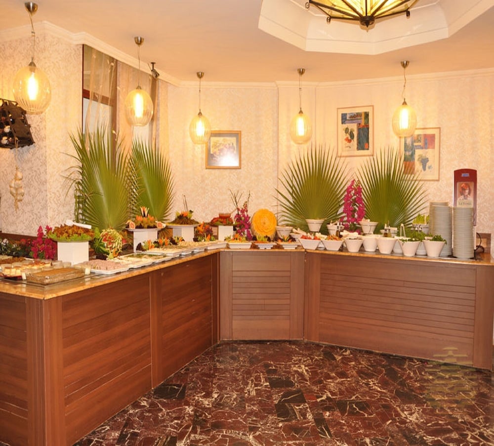 Azak Hotel 22