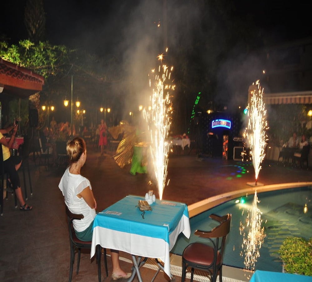 Azak Hotel 18