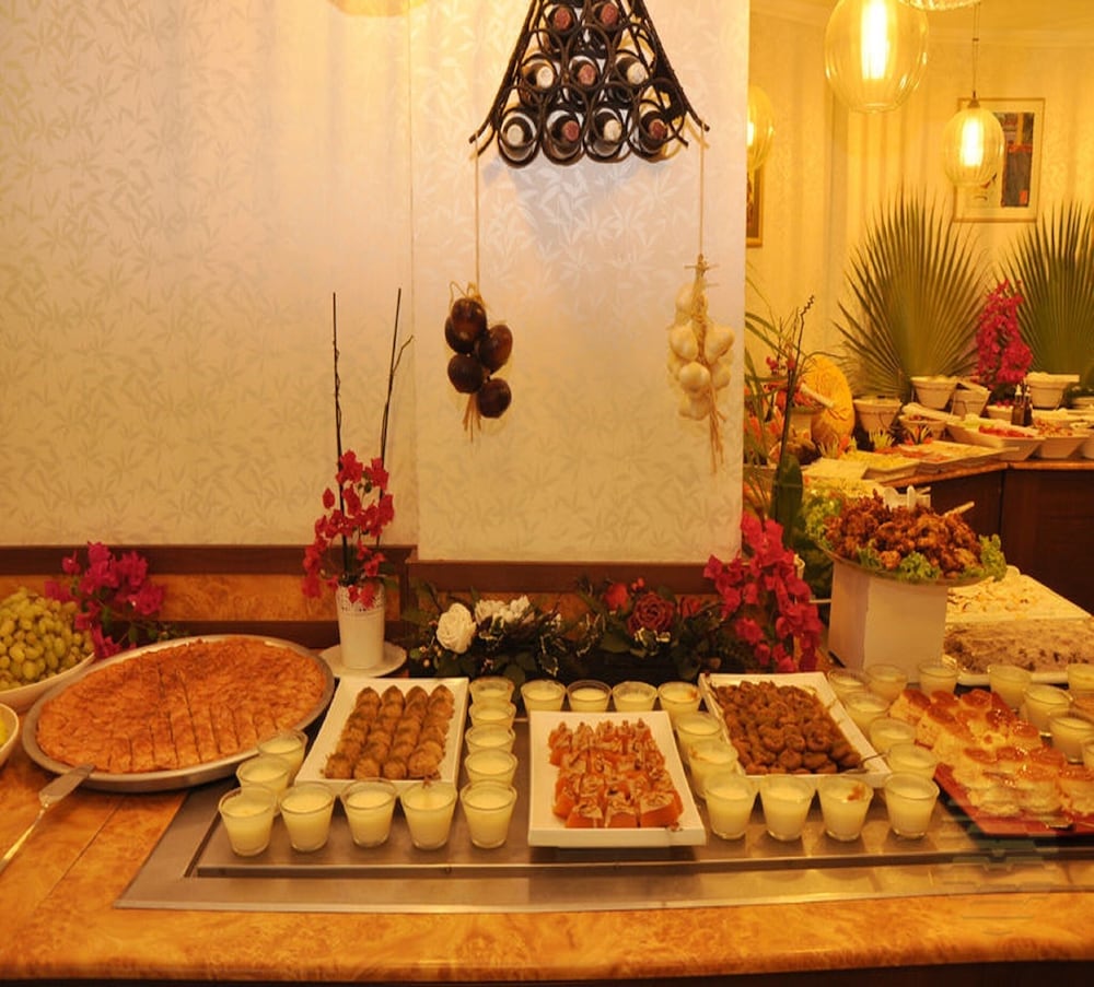 Azak Hotel 24