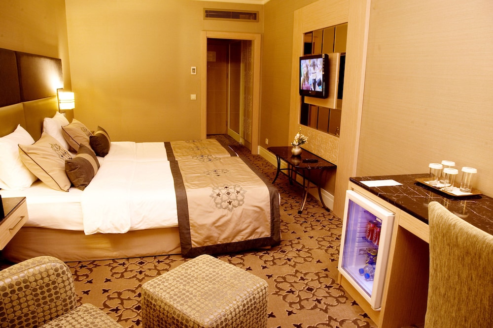 The Darkhill Hotel 8