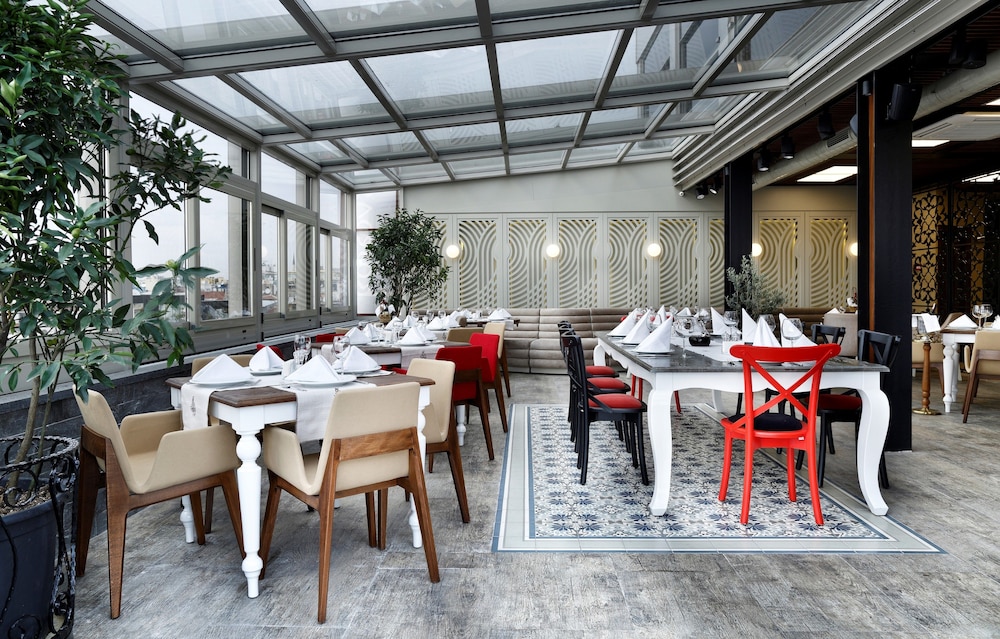 The Darkhill Hotel 24
