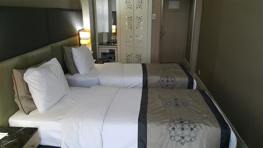 The Darkhill Hotel 7