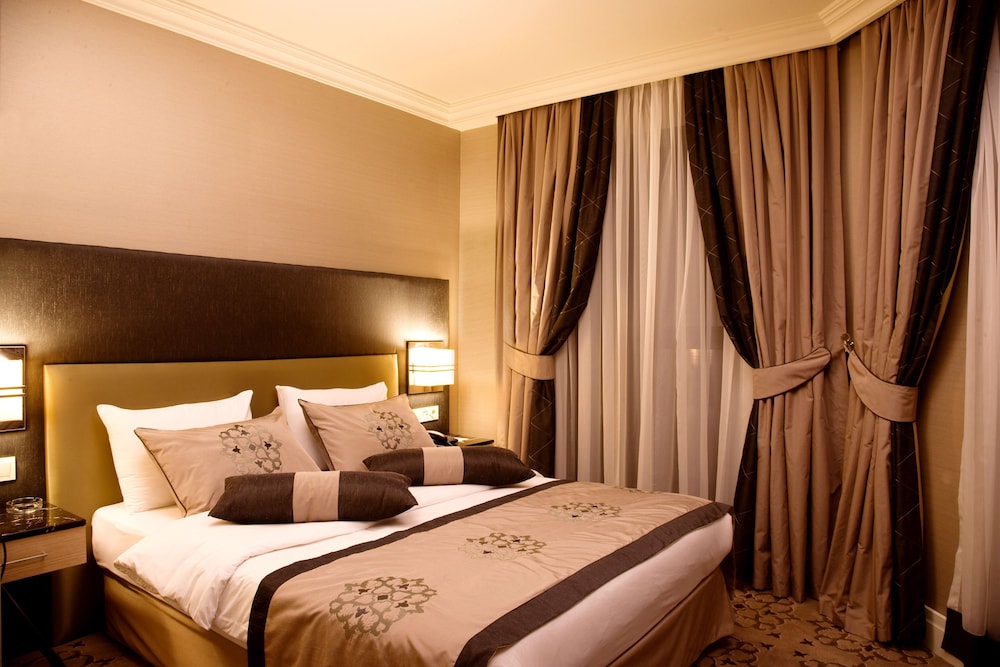 The Darkhill Hotel 4