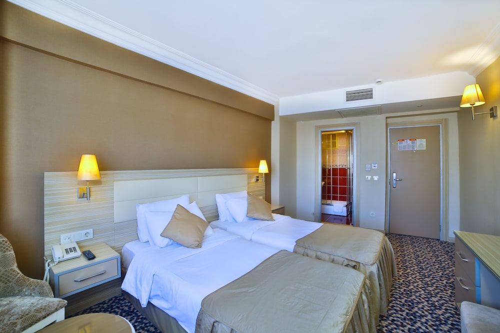 Grand Emin Hotel 10