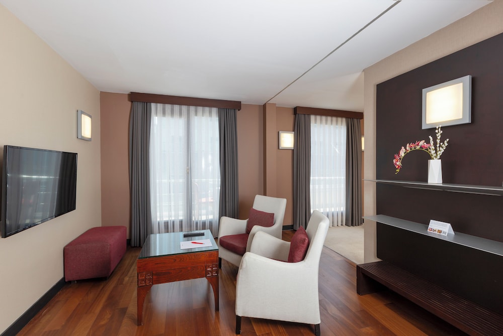 Nippon Hotel 18