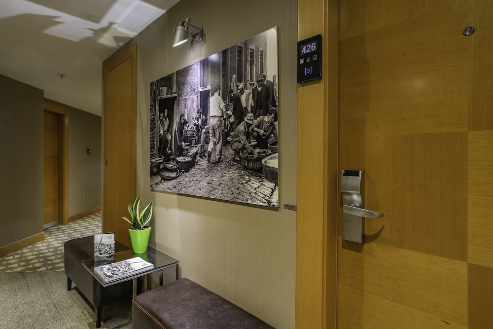 Point Hotel Taksim 22