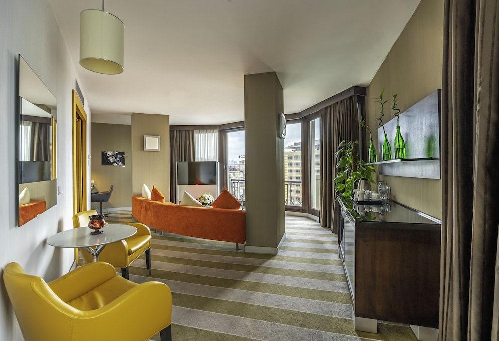 Point Hotel Taksim 9