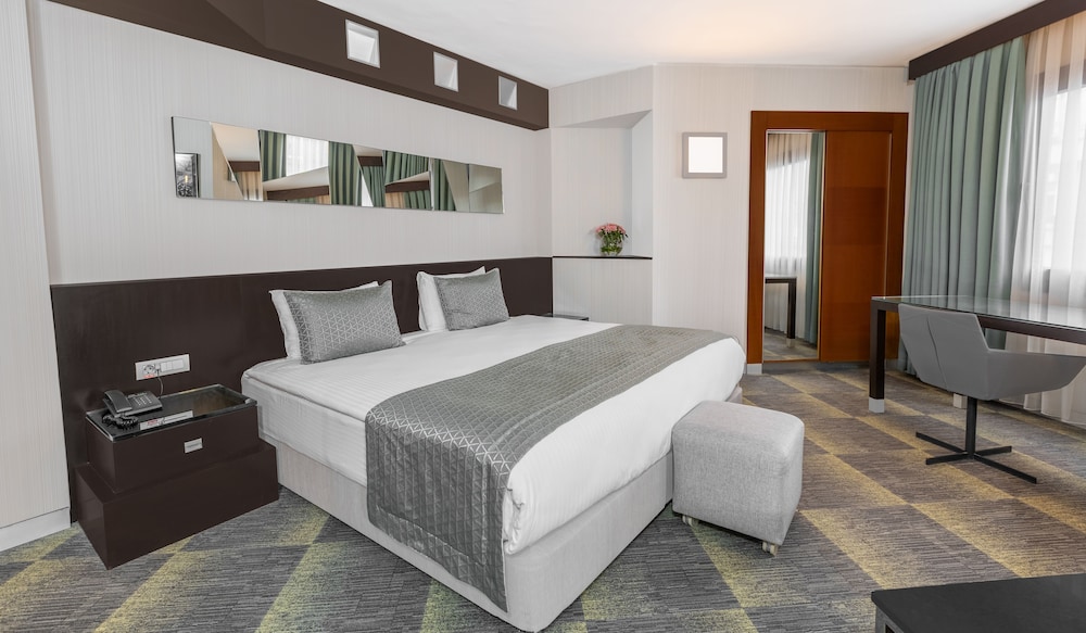 Point Hotel Taksim 19