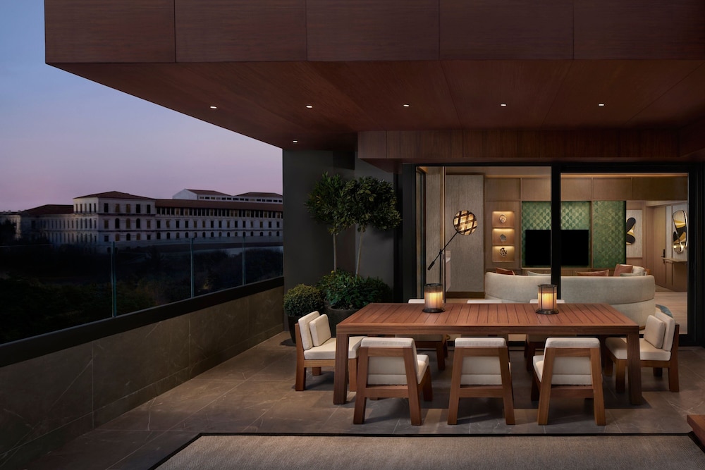 The Ritz Carlton Istanbul 10