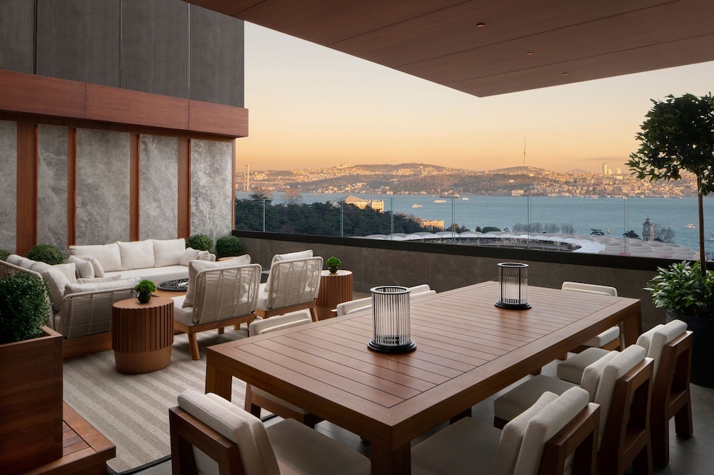 The Ritz Carlton Istanbul 8