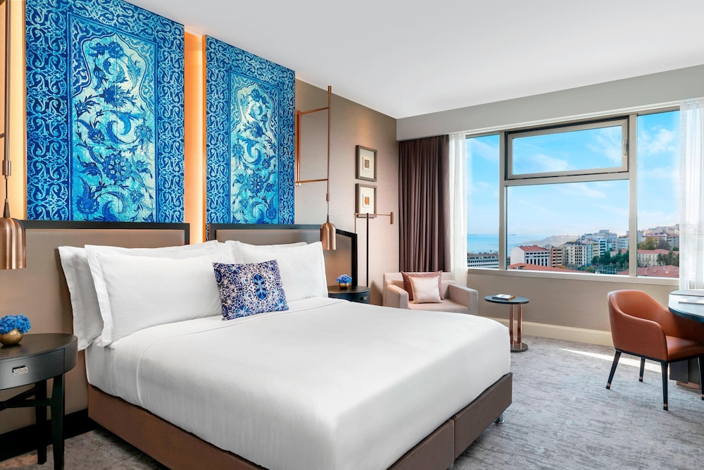 The Ritz Carlton Istanbul 14