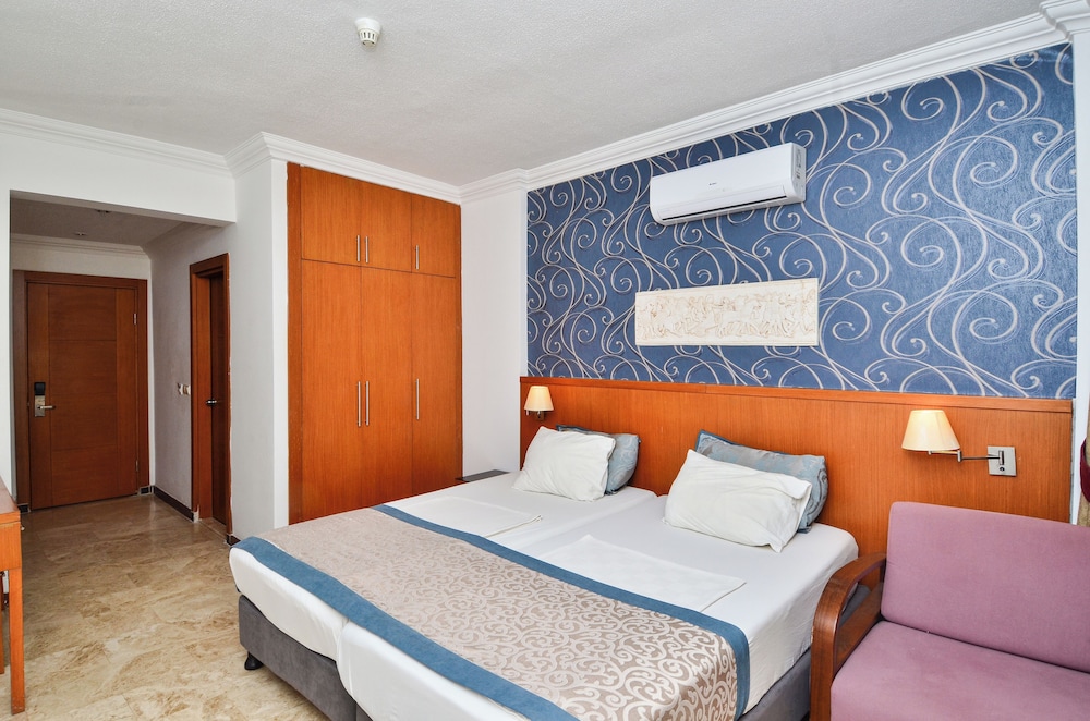 Tropic Hotel 14