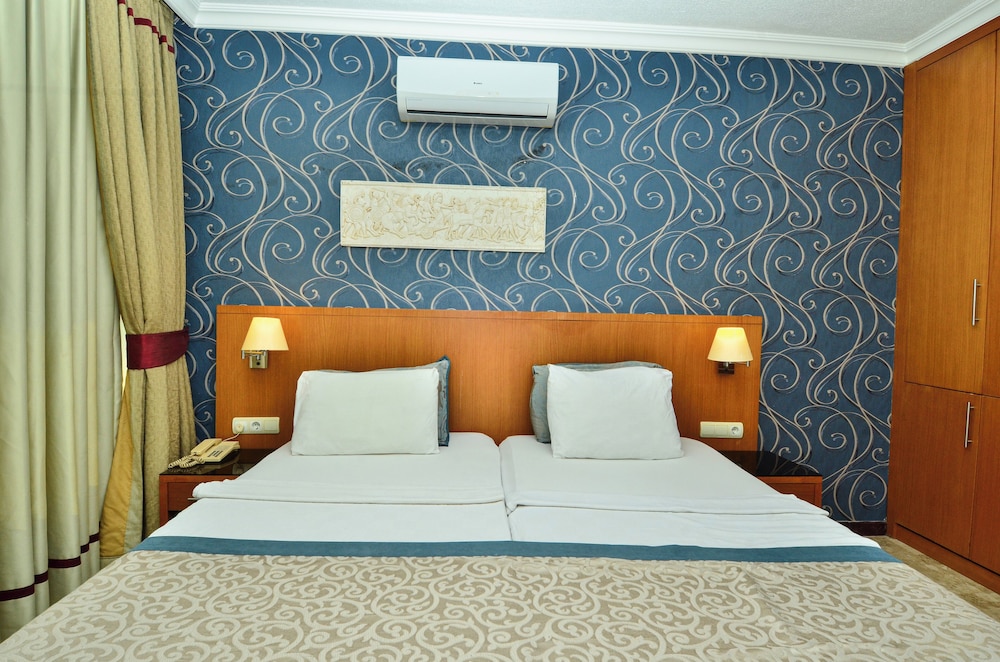 Tropic Hotel 10