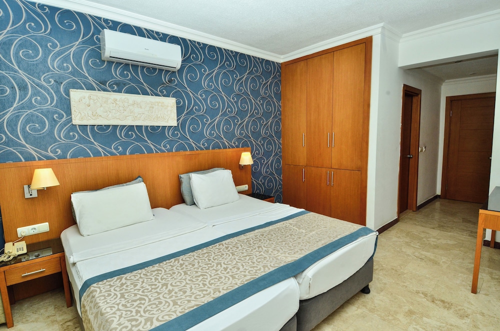 Tropic Hotel 9