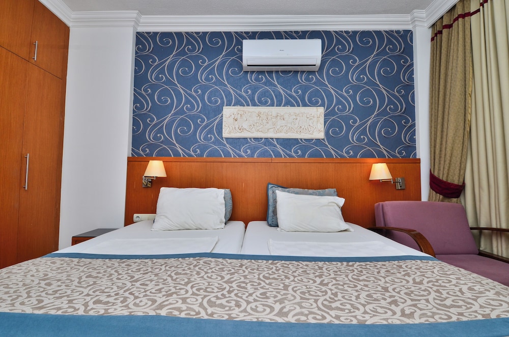 Tropic Hotel 23