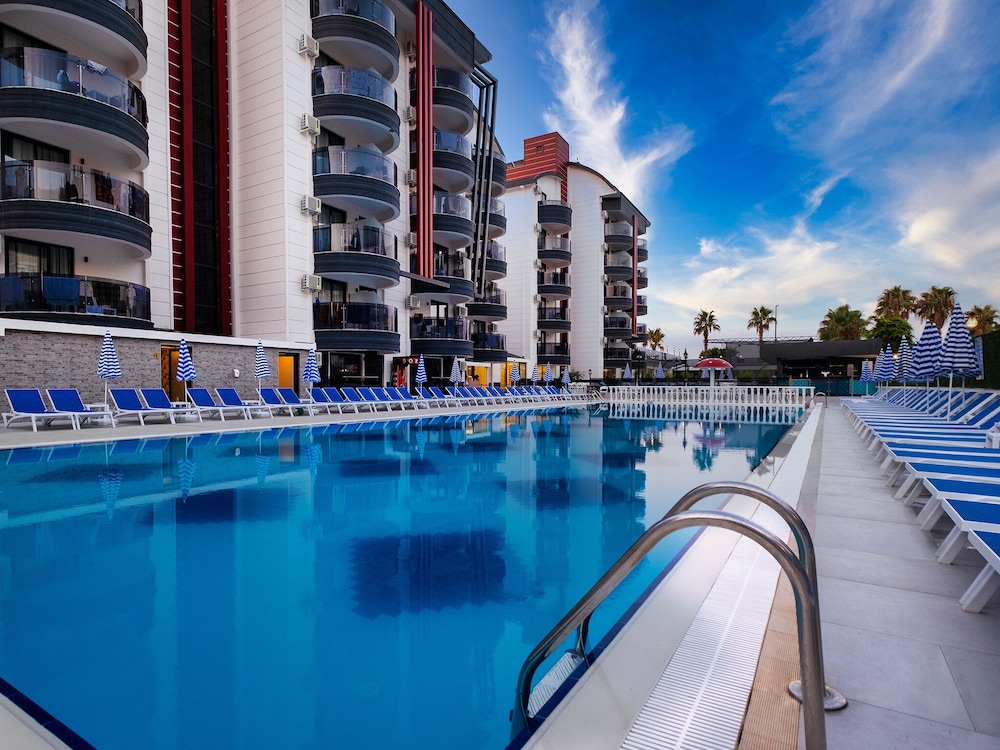 Grand Uysal Beach Hotel 11