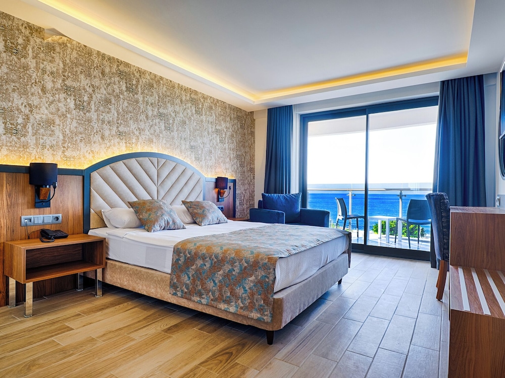 Grand Uysal Beach Hotel 8