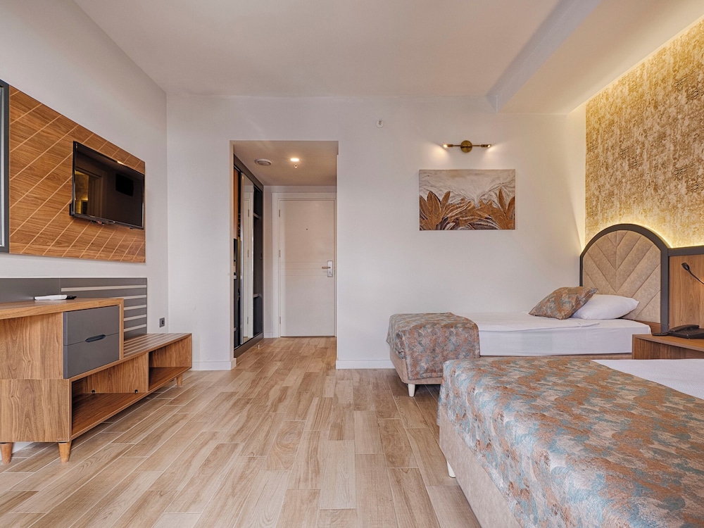 Grand Uysal Beach Hotel 7