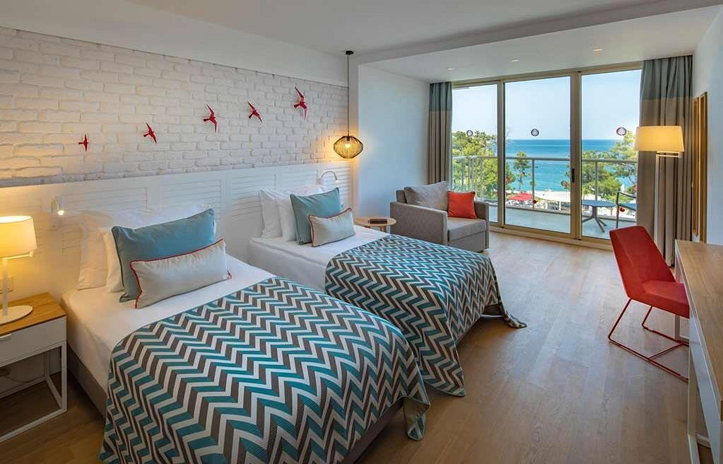 Akra Kemer 16