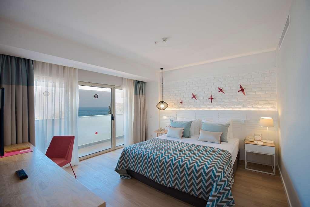 Akra Kemer 18