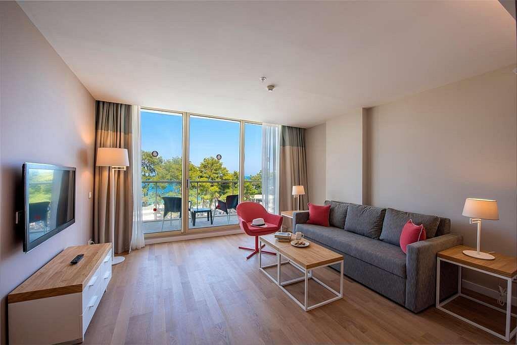 Akra Kemer 19