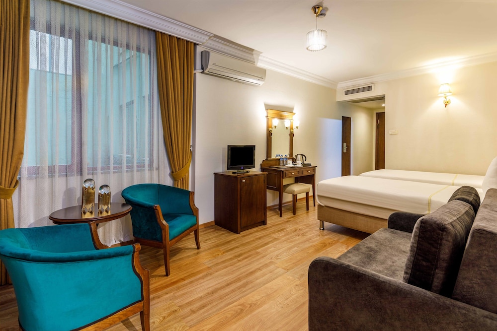 Golden Crown Hotel 22