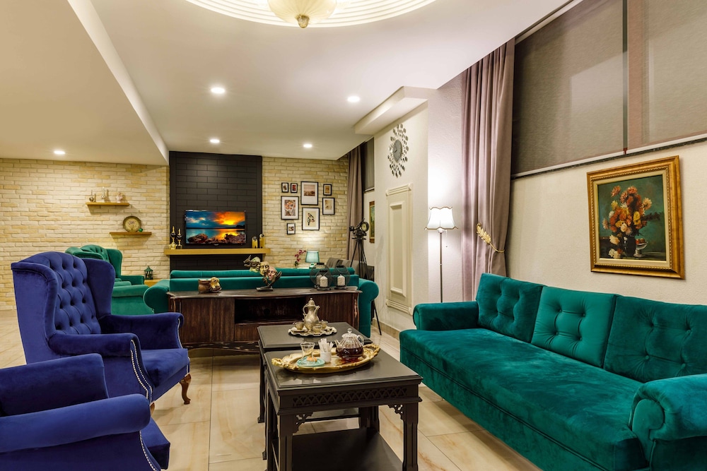 Golden Crown Hotel 5