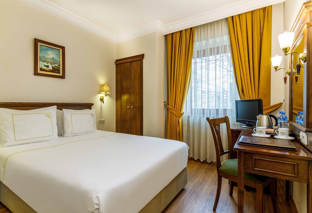 Golden Crown Hotel 12