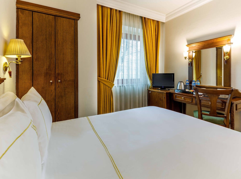 Golden Crown Hotel 15