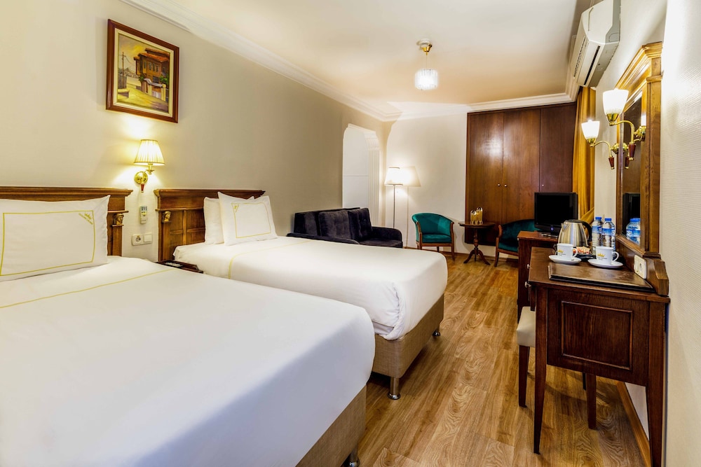 Golden Crown Hotel 14