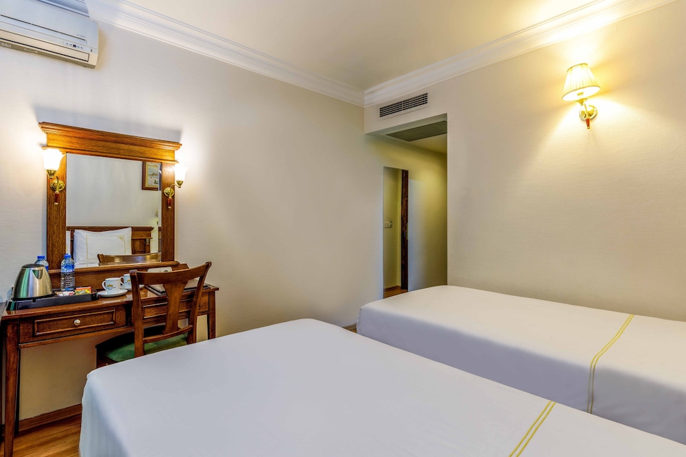 Golden Crown Hotel 21