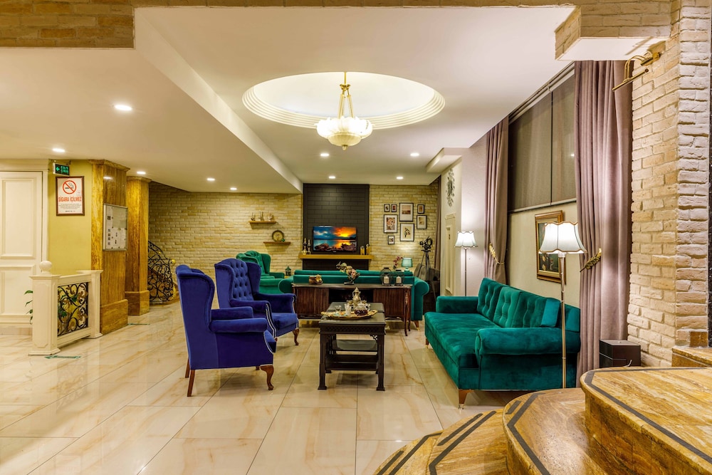 Golden Crown Hotel 4