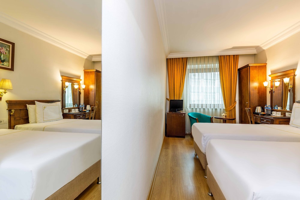 Golden Crown Hotel 16