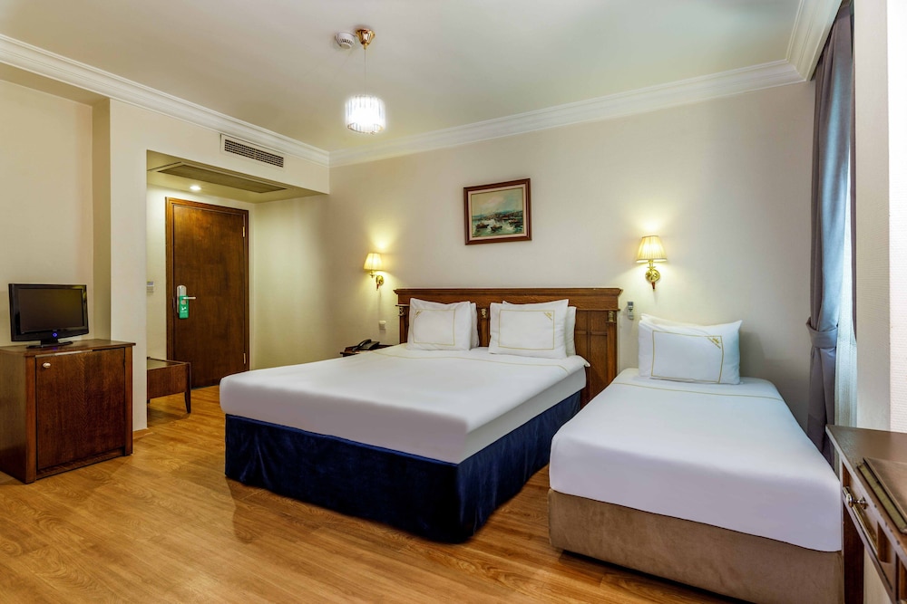Golden Crown Hotel 11
