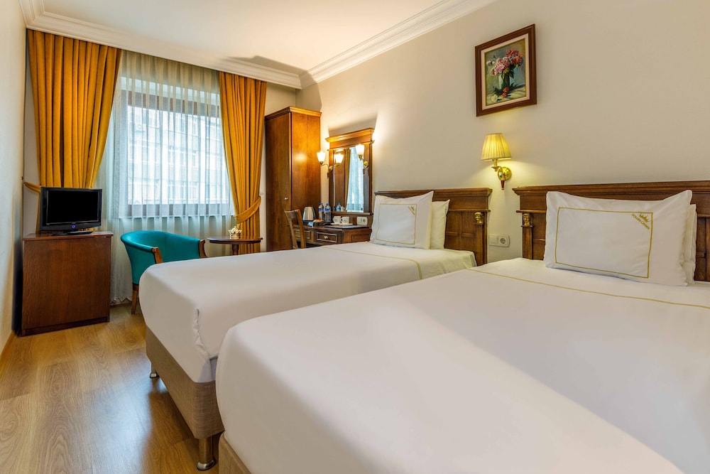 Golden Crown Hotel 17