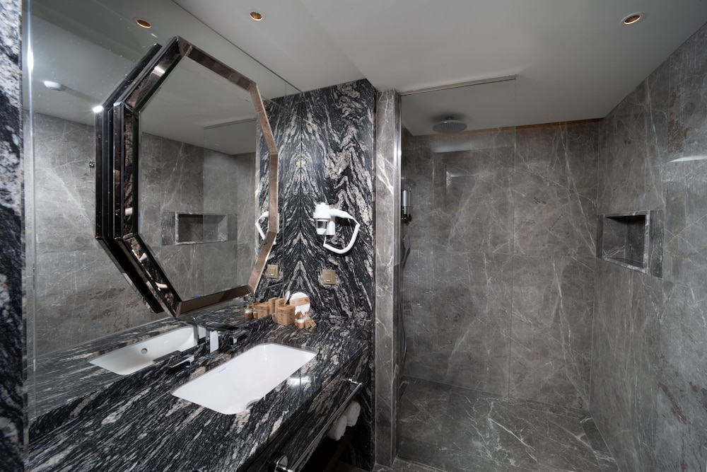 Bentley Hotel Bosphorus 17