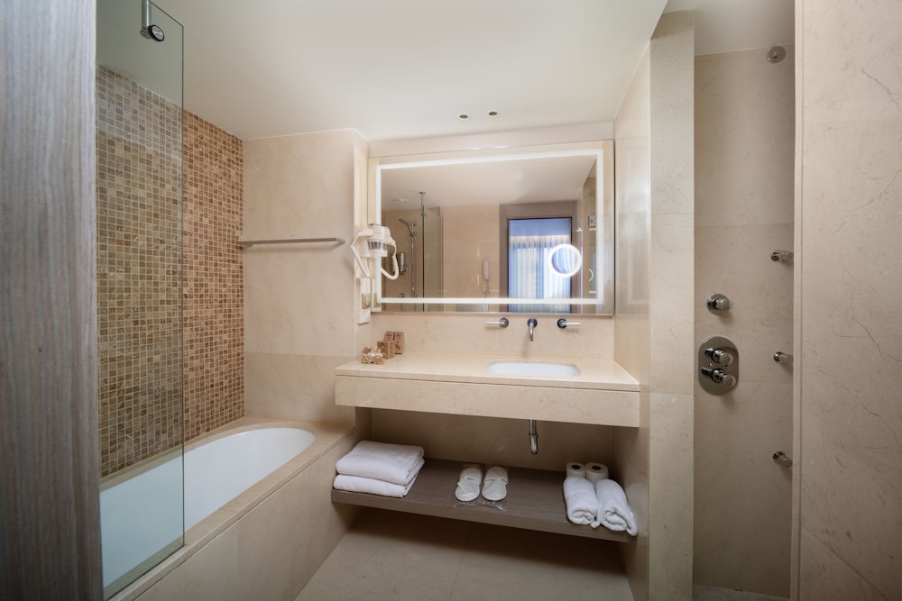Bentley Hotel Bosphorus 22