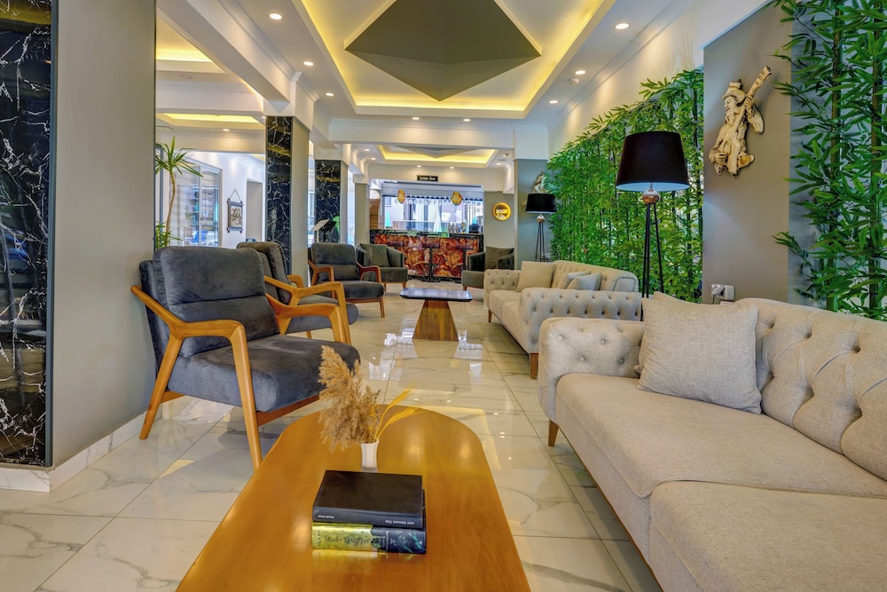 Miss Cleopatra Hotel 8