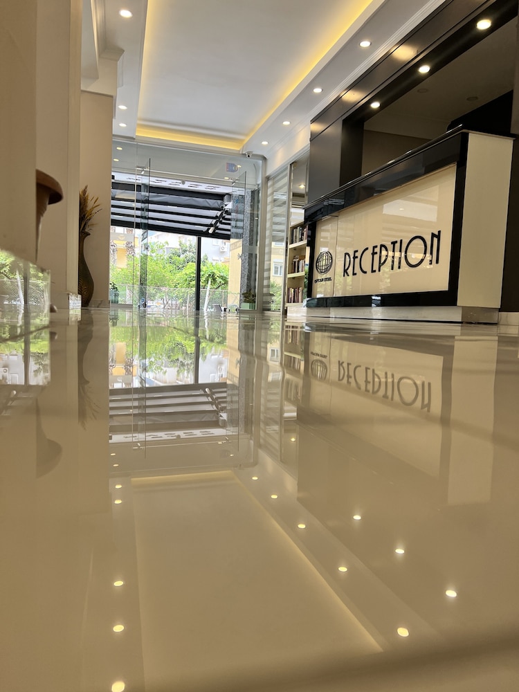 Miss Cleopatra Hotel 4