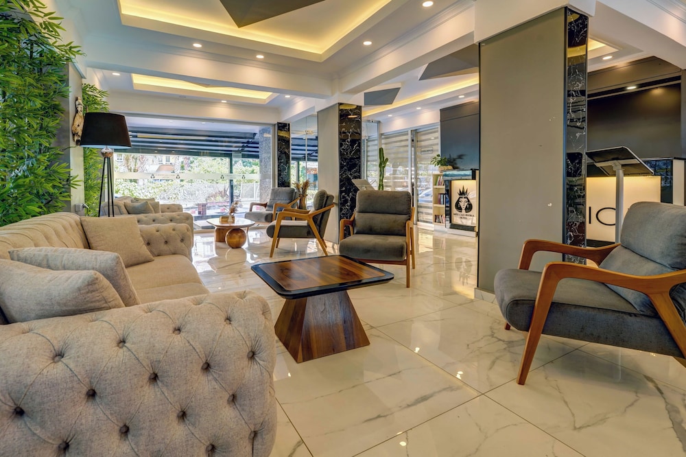 Miss Cleopatra Hotel 13