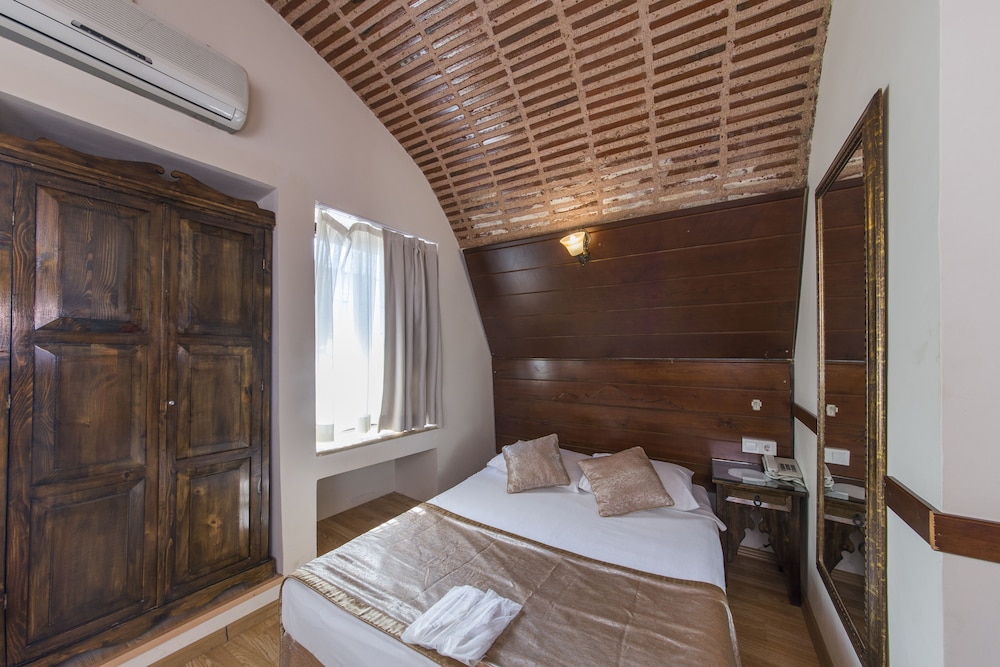 Naz Wooden House Inn 20