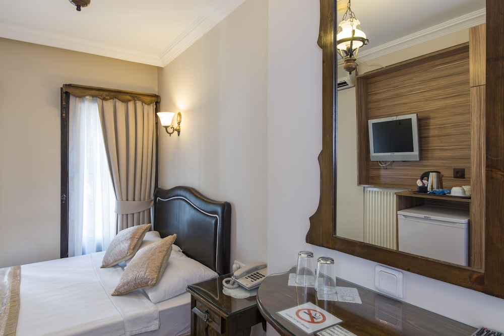 Naz Wooden House Inn 8