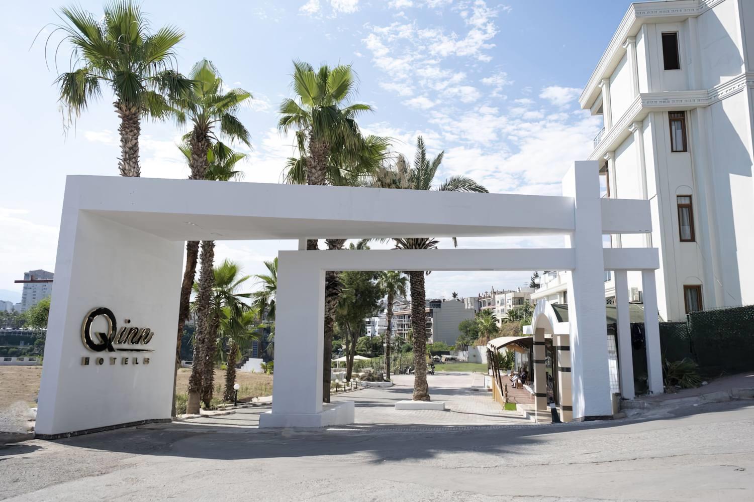 Qinn Hotels 6