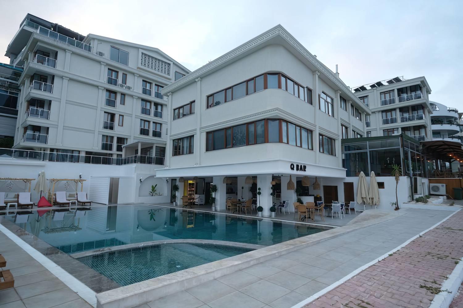 Qinn Hotels 9